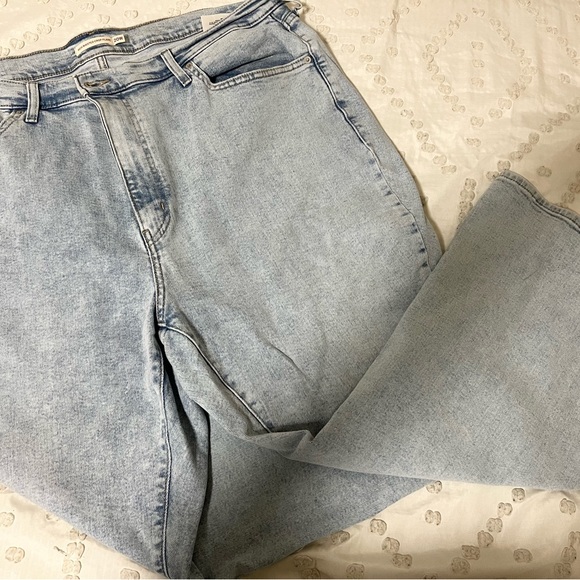 Plus size Levi’s high waist wide leg flare stretch crop jeans - Picture 2 of 5